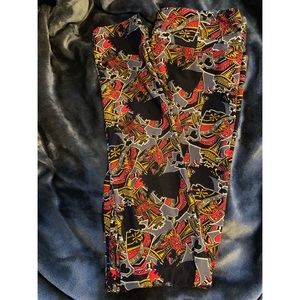 Lularoe Queen of Hearts leggings